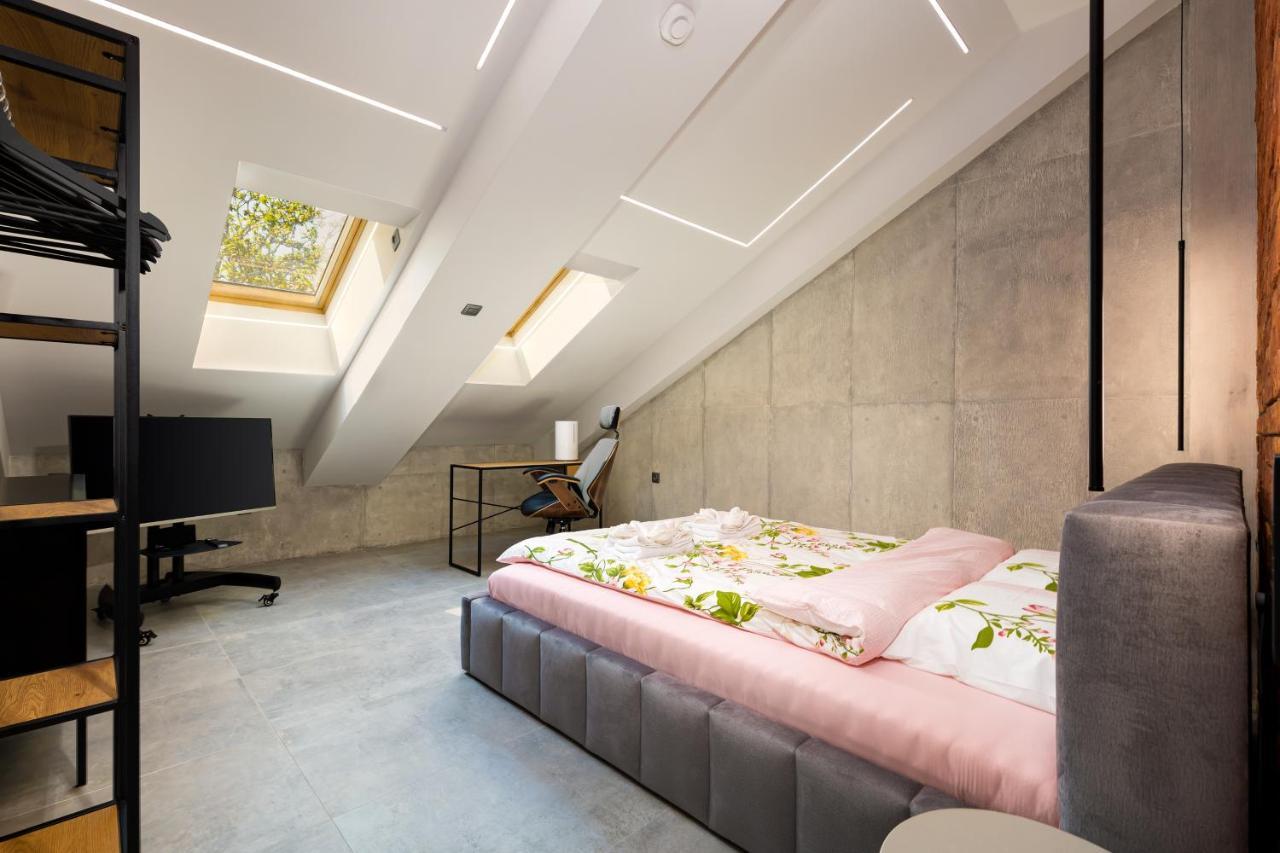 Industrial-Style 2Bd Loft With Parking Spot By Flat Mаnager Apartment Plovdiv Ngoại thất bức ảnh
